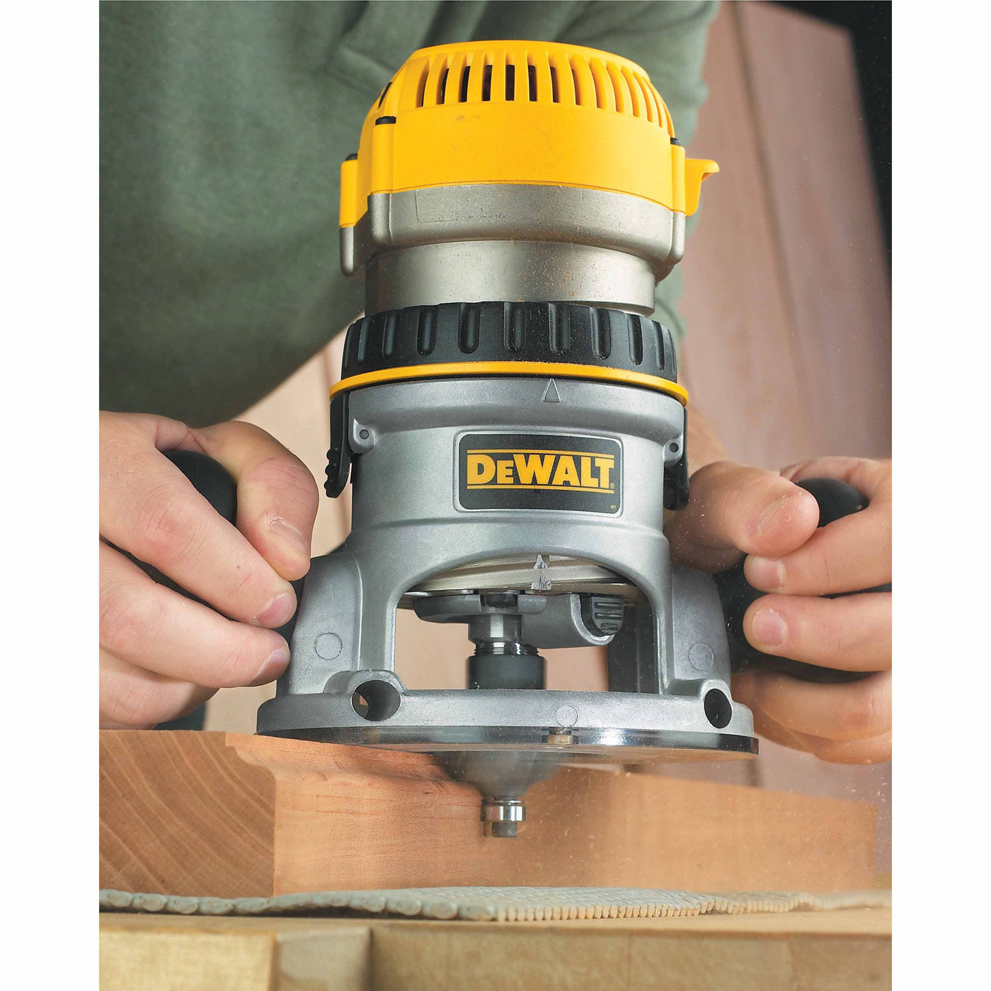 DeWalt DW618 2-1/4 HP (maximum motor HP) EVS Fixed Base Router with Soft Start - 2