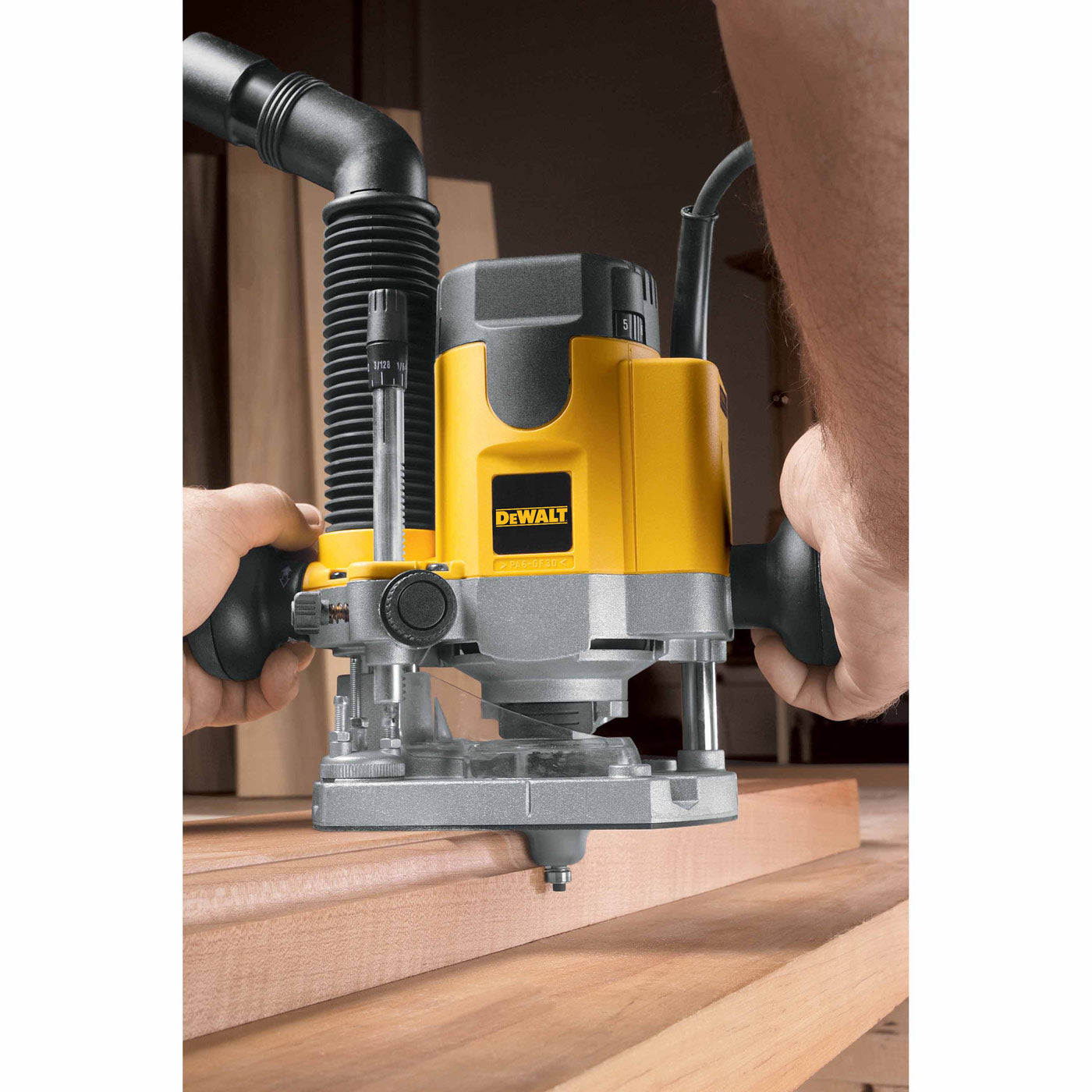 DeWalt DW621 Heavy-Duty 2 HP EVS Plunge Router - 4