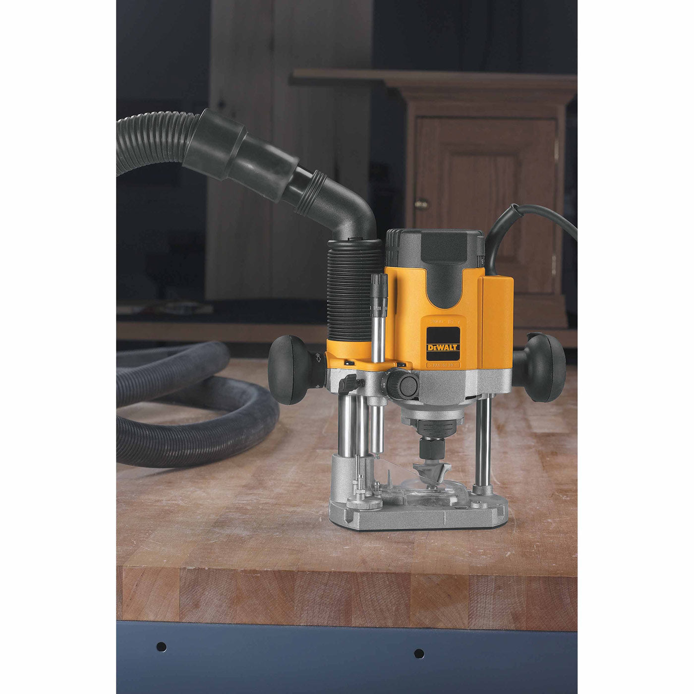 DeWalt DW621 Heavy-Duty 2 HP EVS Plunge Router - 7