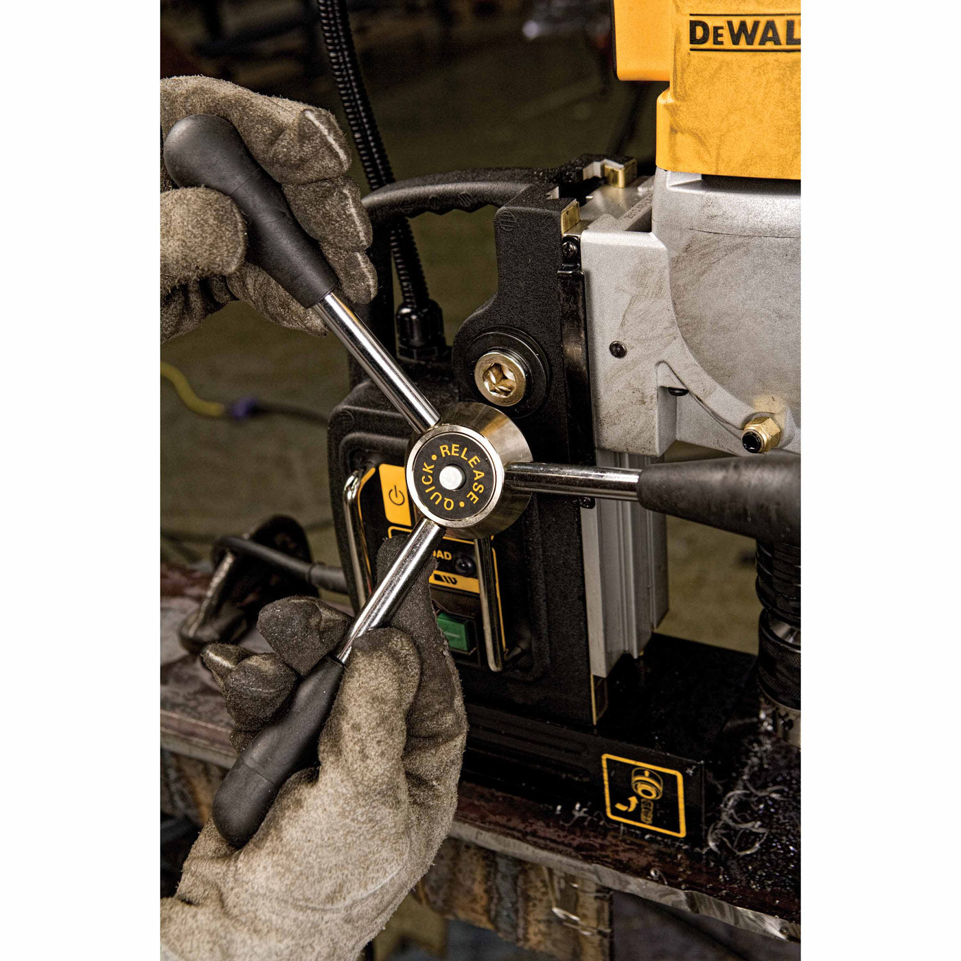 DeWalt DWE1622K 2" 2-Speed Magnetic Drill Press - 6