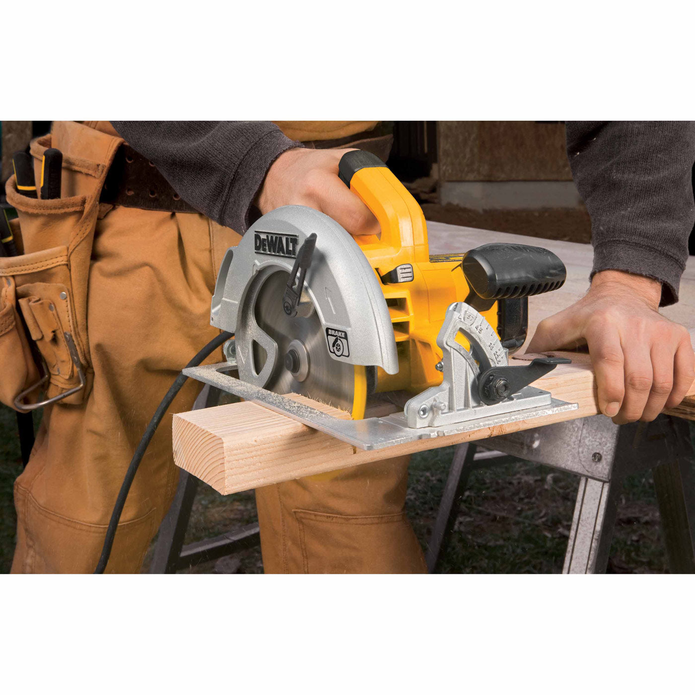 DeWalt DWE575SB 7-1/4" Lightweight Circular Saw with Electric Brake - 4